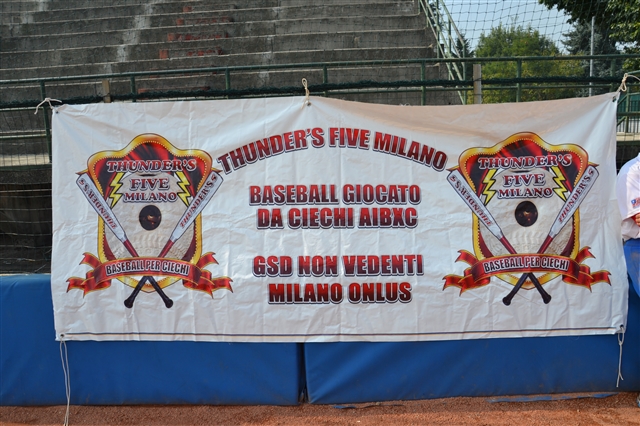 lo striscione dei Tuoni